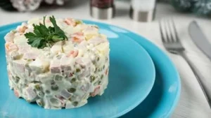 20 نوع غذا برای پیک نیک-سالاد الویه