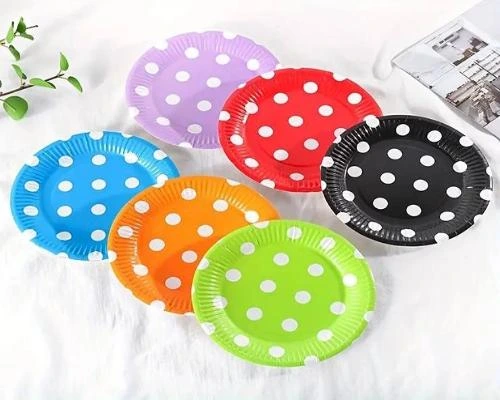 بشقاب یکبار مصرف 3 بشقاب یکبار مصرف-بشقاب یکبار مصرف کاغذی طرح خالخالی در شش رنگ متنوع مناسب پذیرایی و مهمانی